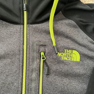North Face Men’s Light weight Zip up jacket